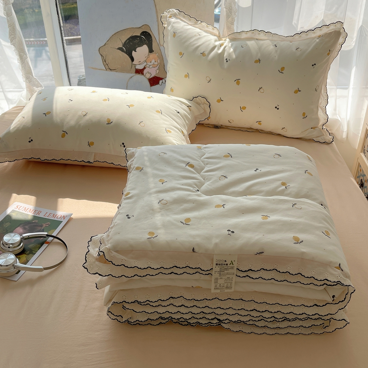 91家纺网 家纺一手货源 找家纺 梵克保罗 2026春夏新款10A抗菌全棉黑色花边云朵棉单夏被/夏被四件套空调被 云朵棉-禾风果语