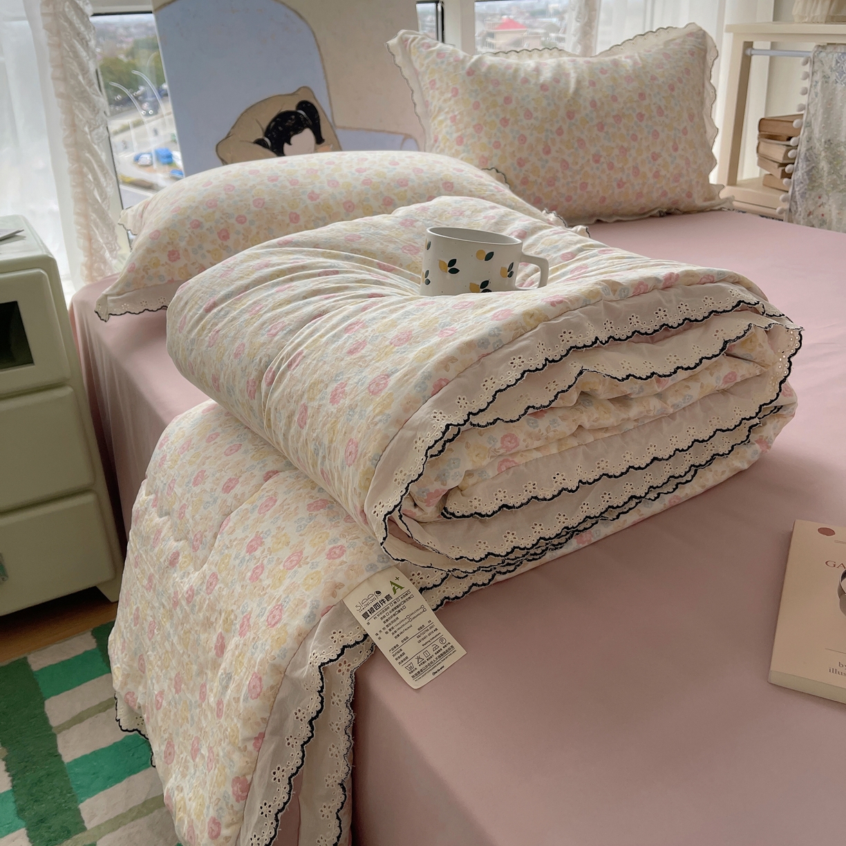 91家纺网 家纺一手货源 找家纺 梵克保罗 2026春夏新款10A抗菌全棉黑色花边云朵棉单夏被/夏被四件套空调被 云朵棉-花团粉簇
