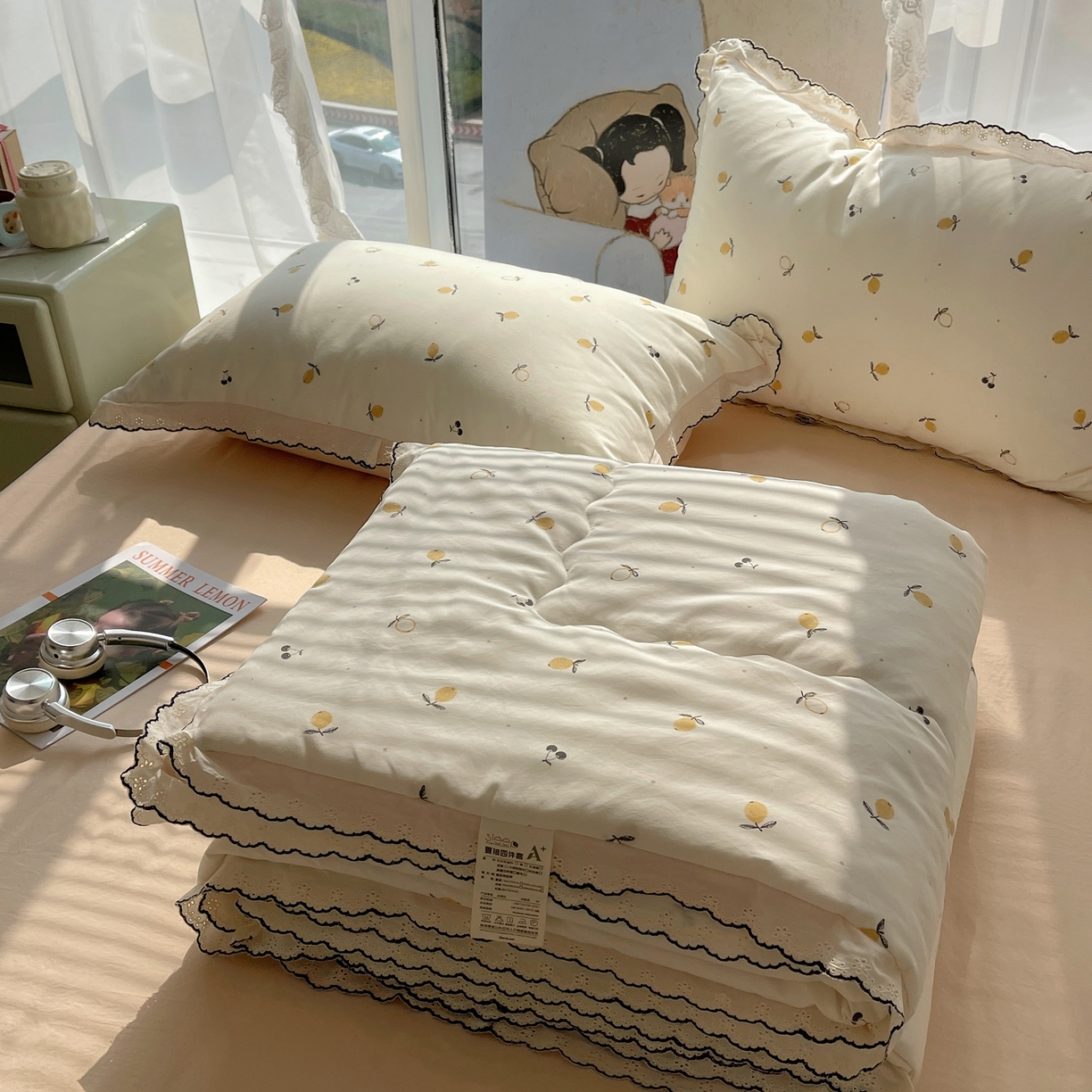 91家纺网 家纺一手货源 找家纺 梵克保罗 2026春夏新款10A抗菌全棉黑色花边云朵棉单夏被/夏被四件套空调被 云朵棉-禾风果语