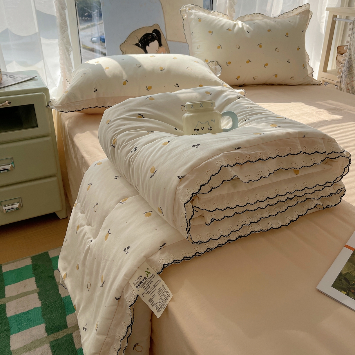 91家纺网 家纺一手货源 找家纺 梵克保罗 2026春夏新款10A抗菌全棉黑色花边云朵棉单夏被/夏被四件套空调被 云朵棉-禾风果语