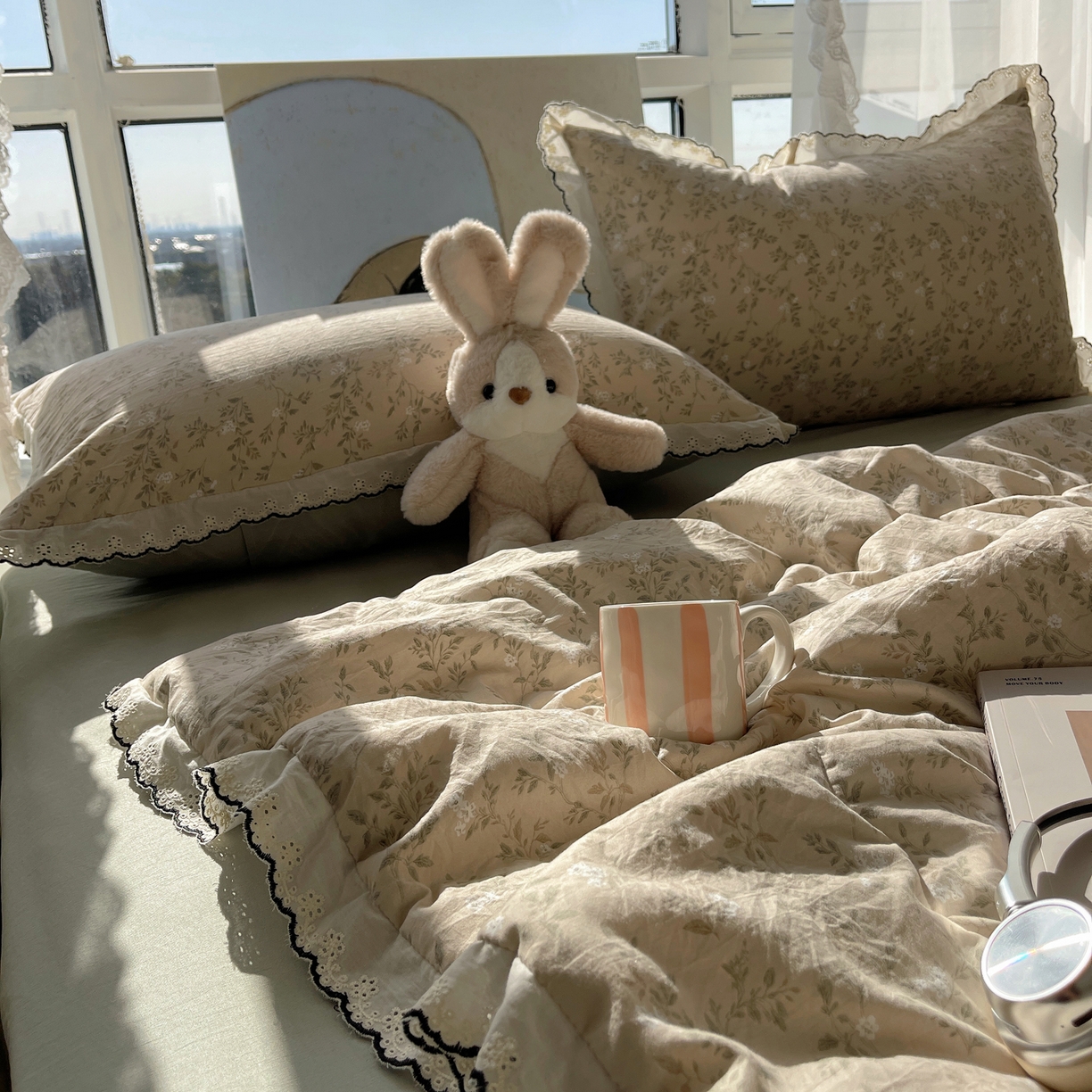 91家纺网 家纺一手货源 找家纺 梵克保罗 2026春夏新款10A抗菌全棉黑色花边云朵棉单夏被/夏被四件套空调被 云朵棉-茶花绘