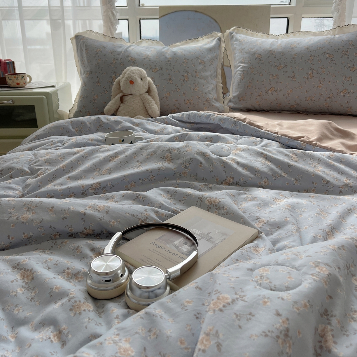 91家纺网 家纺一手货源 找家纺 梵克保罗 2026春夏新款10A抗菌全棉黑色花边云朵棉单夏被/夏被四件套空调被 云朵棉-浅蓝花夕