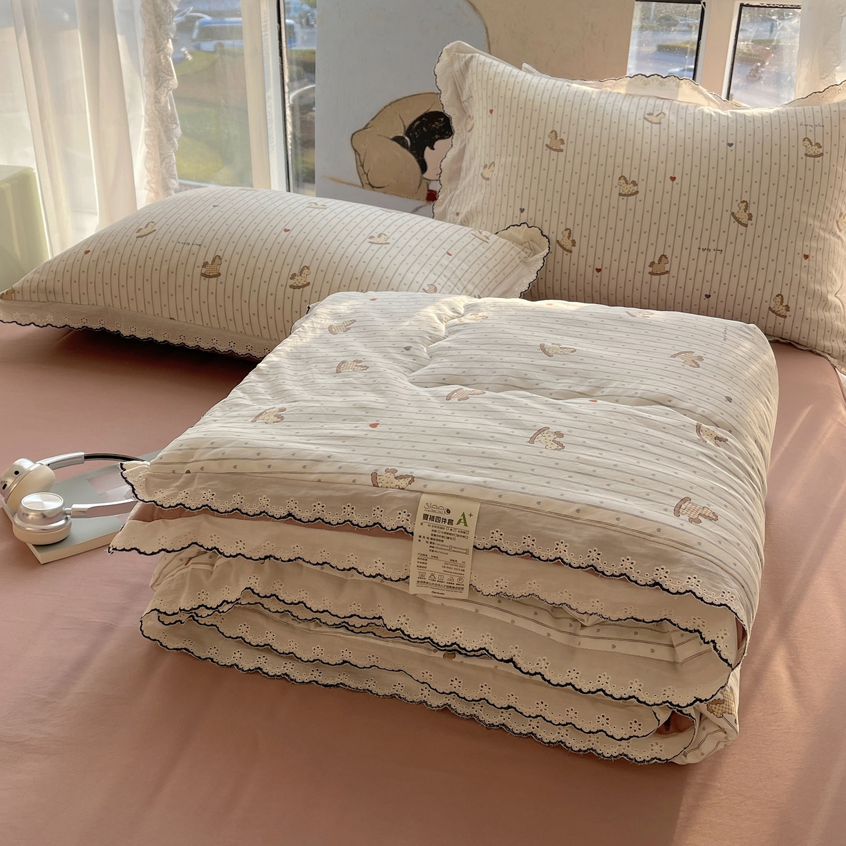 91家纺网 家纺一手货源 找家纺 梵克保罗 2026春夏新款10A抗菌全棉黑色花边云朵棉单夏被/夏被四件套空调被 云朵棉-爱心马