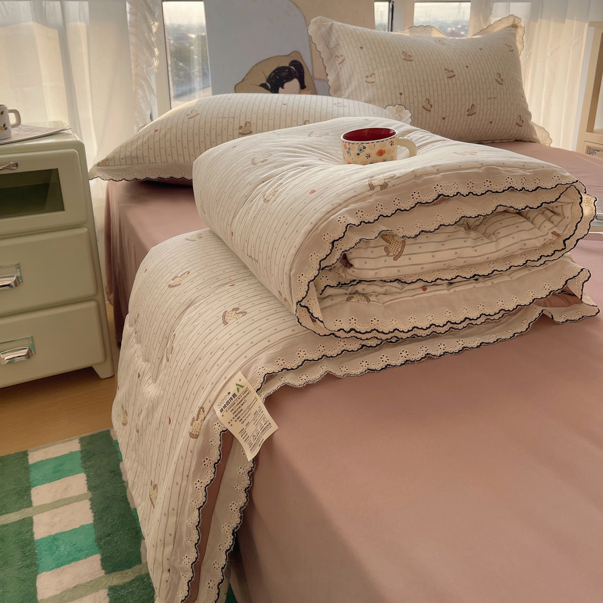 91家纺网 家纺一手货源 找家纺 梵克保罗 2026春夏新款10A抗菌全棉黑色花边云朵棉单夏被/夏被四件套空调被 云朵棉-爱心马