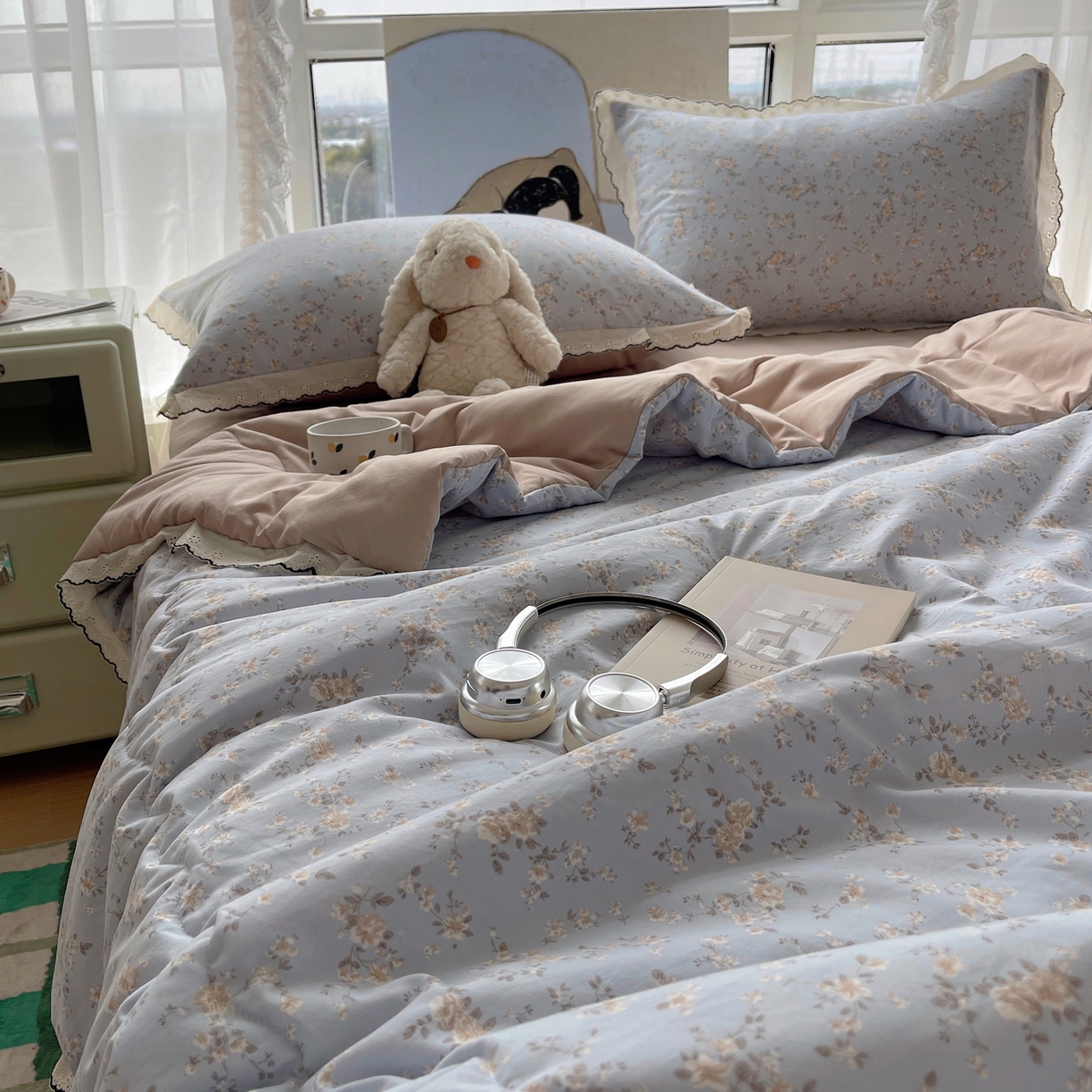 91家纺网 家纺一手货源 找家纺 梵克保罗 2026春夏新款10A抗菌全棉黑色花边云朵棉单夏被/夏被四件套空调被 云朵棉-浅蓝花夕