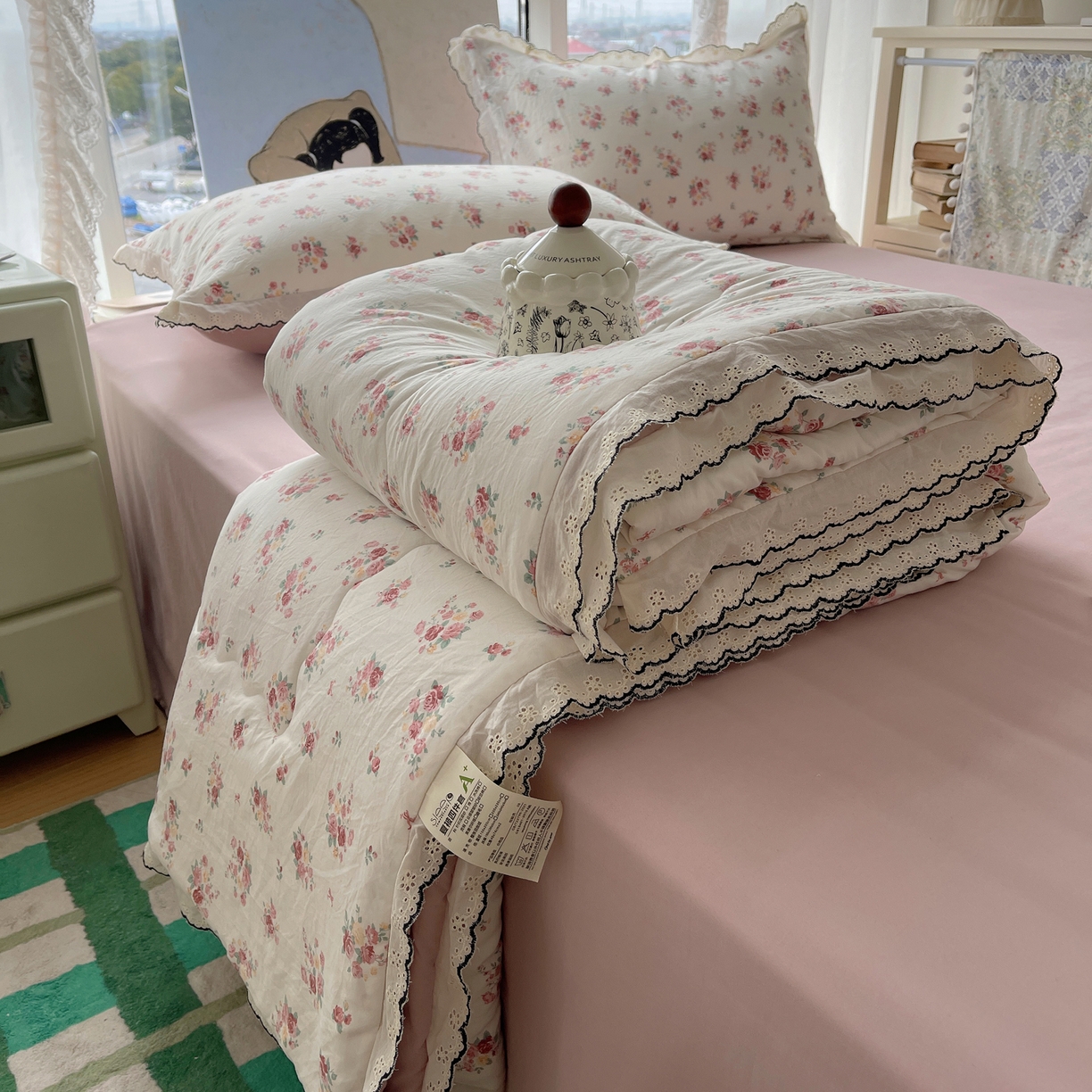 91家纺网 家纺一手货源 找家纺 梵克保罗 2026春夏新款10A抗菌全棉黑色花边云朵棉单夏被/夏被四件套空调被 云朵棉-素白繁花