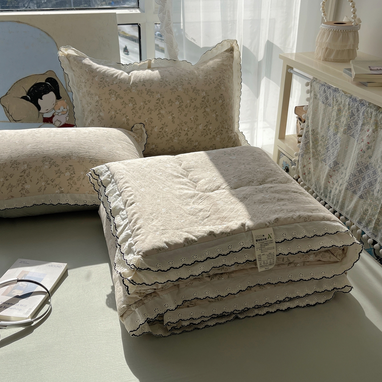 91家纺网 家纺一手货源 找家纺 梵克保罗 2026春夏新款10A抗菌全棉黑色花边云朵棉单夏被/夏被四件套空调被 云朵棉-茶花绘