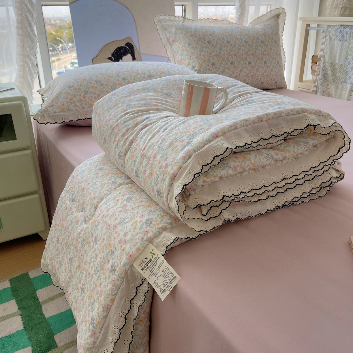 91家纺网 家纺一手货源 找家纺 梵克保罗 2026春夏新款10A抗菌全棉黑色花边云朵棉单夏被/夏被四件套空调被 云朵棉-晴花漾