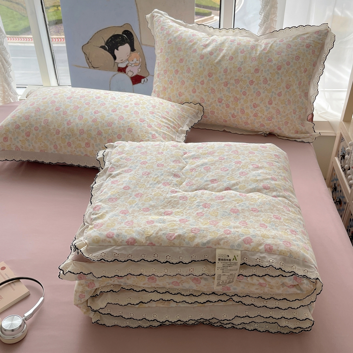 91家纺网 家纺一手货源 找家纺 梵克保罗 2026春夏新款10A抗菌全棉黑色花边云朵棉单夏被/夏被四件套空调被 云朵棉-花团粉簇