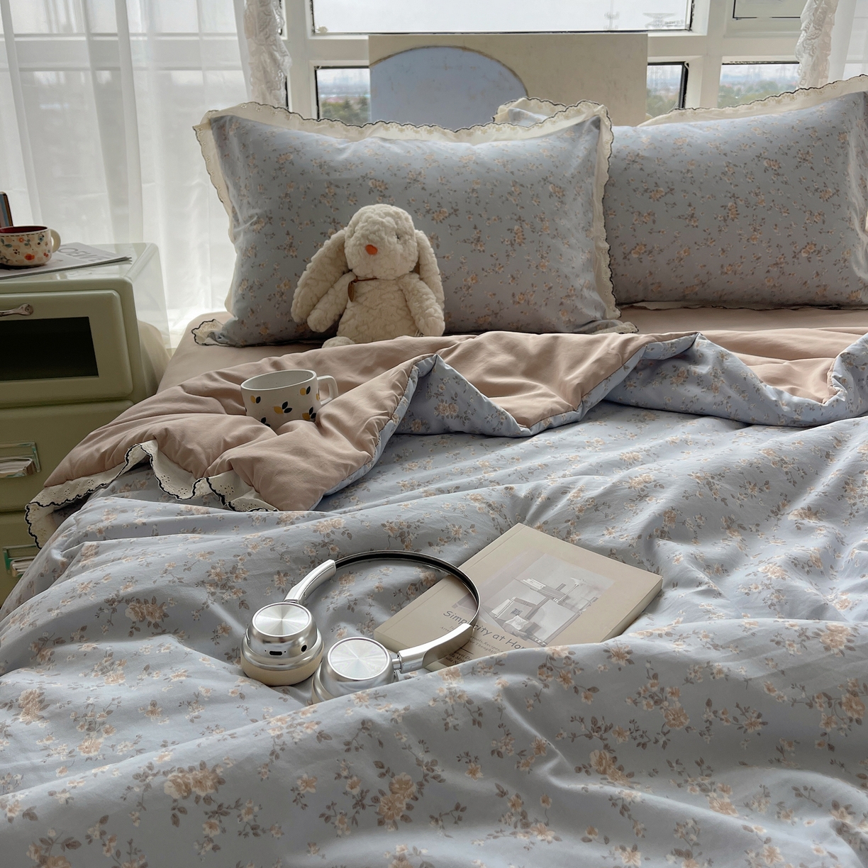 91家纺网 家纺一手货源 找家纺 梵克保罗 2026春夏新款10A抗菌全棉黑色花边云朵棉单夏被/夏被四件套空调被 云朵棉-浅蓝花夕