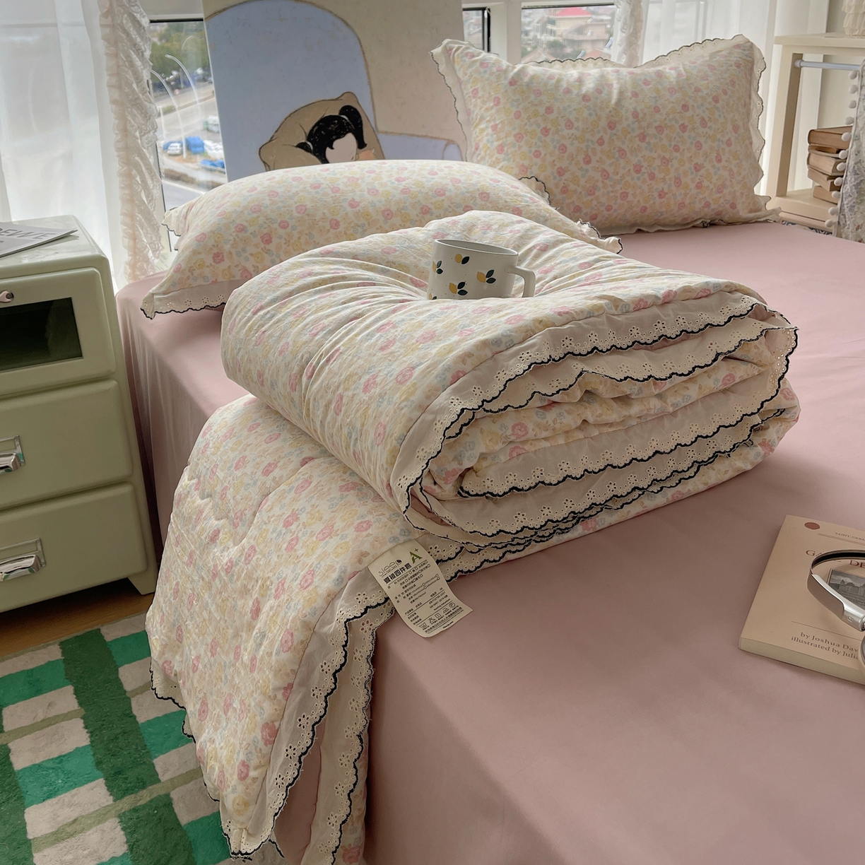 91家纺网 家纺一手货源 找家纺 梵克保罗 2026春夏新款10A抗菌全棉黑色花边云朵棉单夏被/夏被四件套空调被 云朵棉-花团粉簇