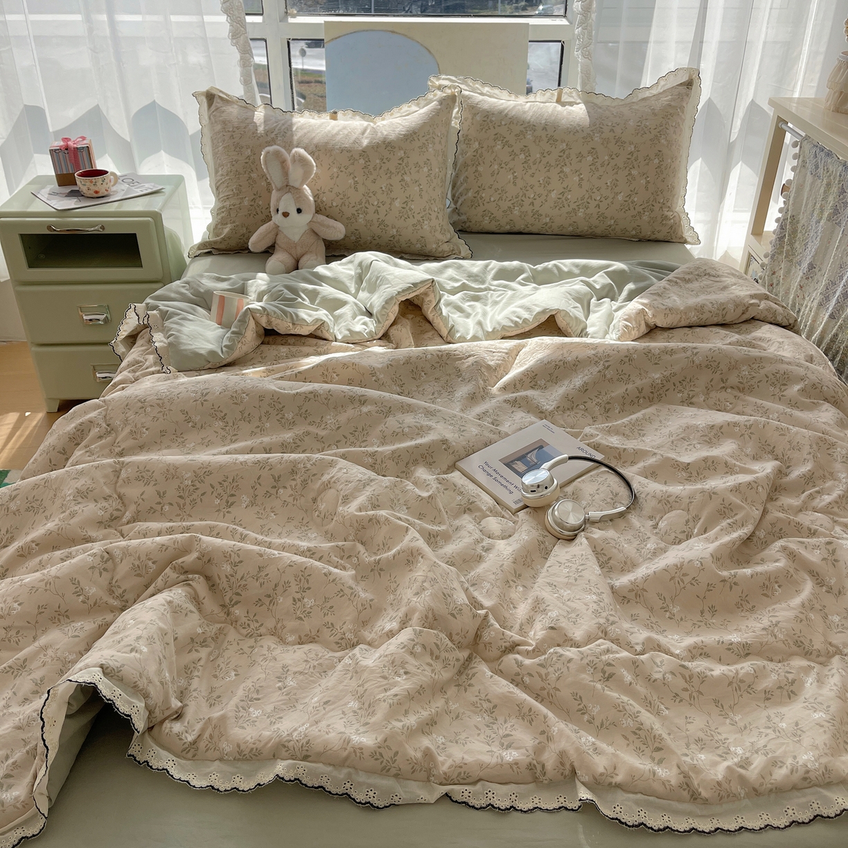 91家纺网 家纺一手货源 找家纺 梵克保罗 2026春夏新款10A抗菌全棉黑色花边云朵棉单夏被/夏被四件套空调被 云朵棉-茶花绘