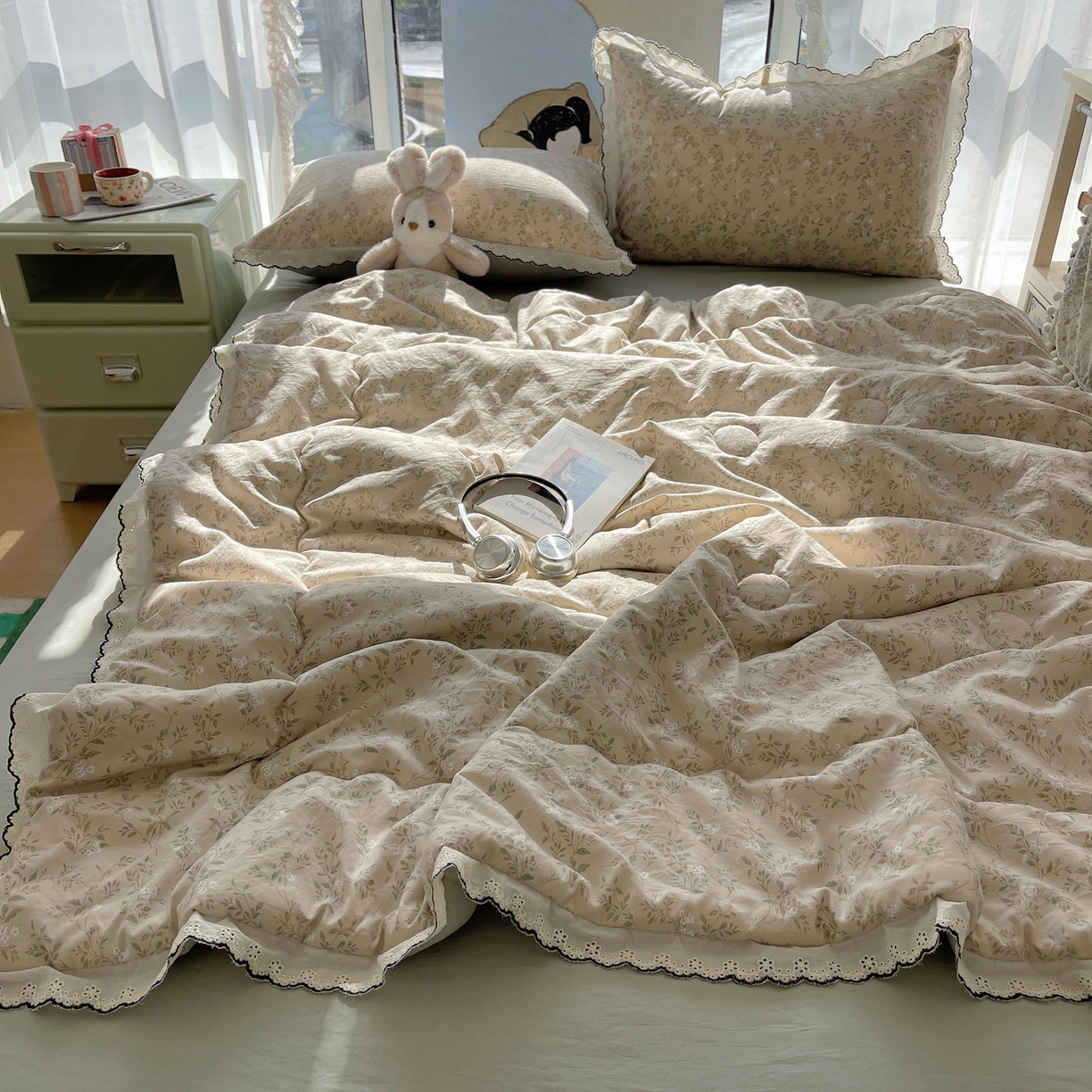 91家纺网 家纺一手货源 找家纺 梵克保罗 2026春夏新款10A抗菌全棉黑色花边云朵棉单夏被/夏被四件套空调被 云朵棉-茶花绘