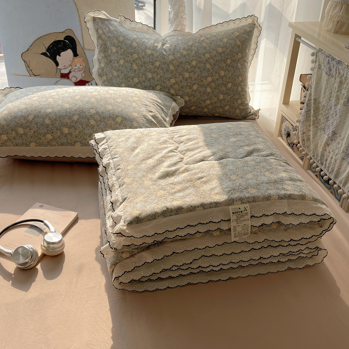 91家纺网 家纺一手货源 找家纺 梵克保罗 2026春夏新款10A抗菌全棉黑色花边云朵棉单夏被/夏被四件套空调被 云朵棉-青黛花笺