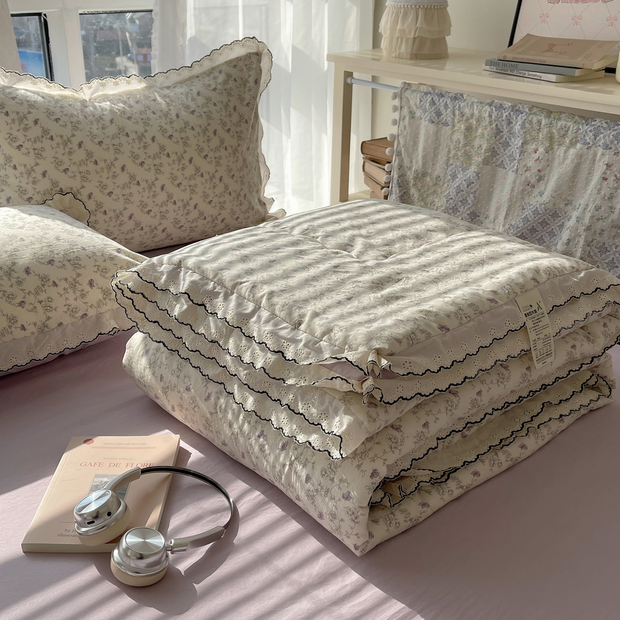 91家纺网 家纺一手货源 找家纺 梵克保罗 2026春夏新款10A抗菌全棉黑色花边云朵棉单夏被/夏被四件套空调被 云朵棉-紫萝香