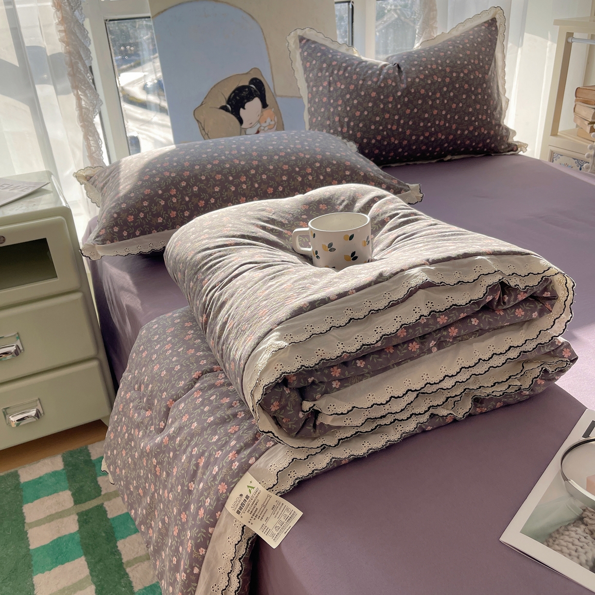 91家纺网 家纺一手货源 找家纺 梵克保罗 2026春夏新款10A抗菌全棉黑色花边云朵棉单夏被/夏被四件套空调被 云朵棉-紫调花簇