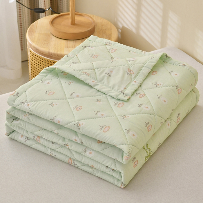 91家纺网 家纺一手货源 找家纺 培童   2025新款超声波亲肤绒夏被夏凉被直播爆款超声波夏被空调被礼品被 清新夏日