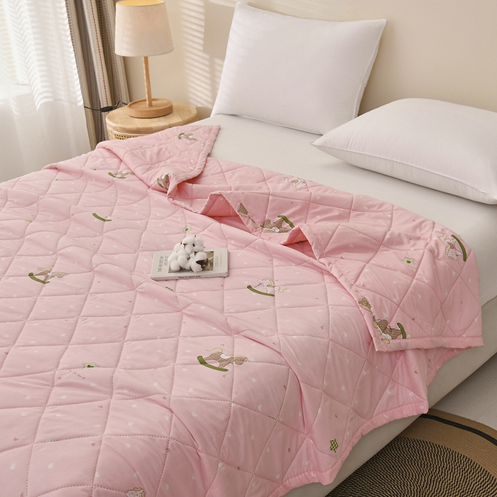 91家纺网 家纺一手货源 找家纺 培童   2025新款超声波亲肤绒夏被夏凉被直播爆款超声波夏被空调被礼品被 小马乐园