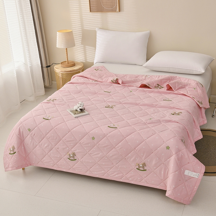 91家纺网 家纺一手货源 找家纺 培童   2025新款超声波亲肤绒夏被夏凉被直播爆款超声波夏被空调被礼品被 小马乐园