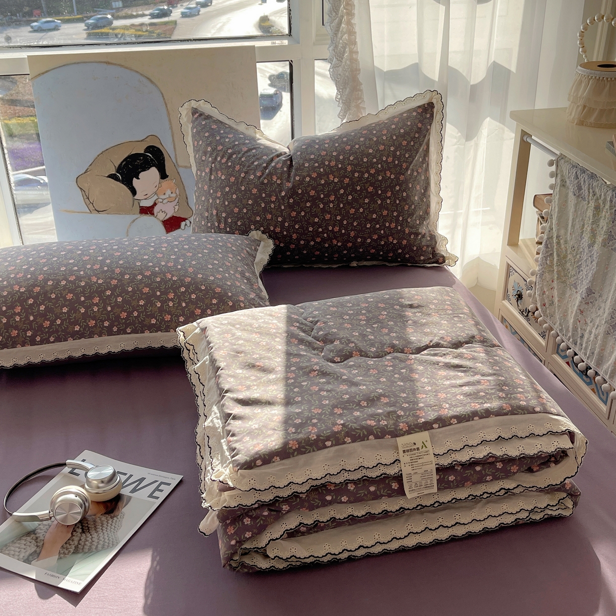 91家纺网 家纺一手货源 找家纺 梵克保罗 2026春夏新款10A抗菌全棉黑色花边云朵棉单夏被/夏被四件套空调被 云朵棉-紫调花簇