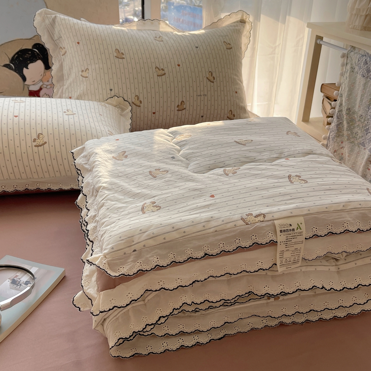 91家纺网 家纺一手货源 找家纺 梵克保罗 2026春夏新款10A抗菌全棉黑色花边云朵棉单夏被/夏被四件套空调被 云朵棉-爱心马