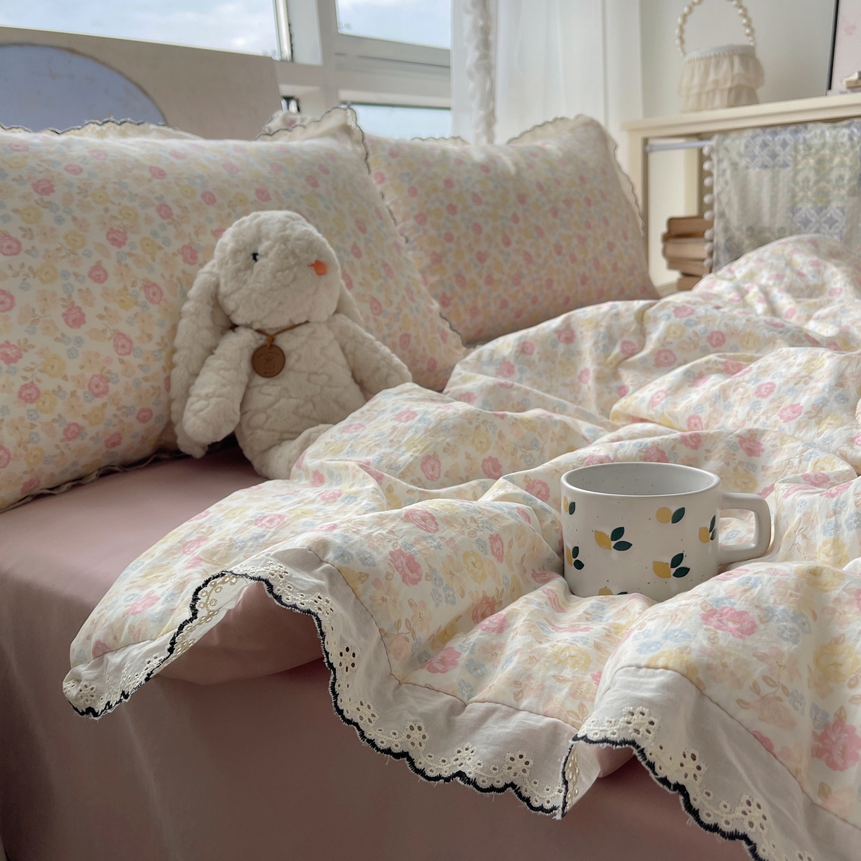 91家纺网 家纺一手货源 找家纺 梵克保罗 2026春夏新款10A抗菌全棉黑色花边云朵棉单夏被/夏被四件套空调被 云朵棉-花团粉簇