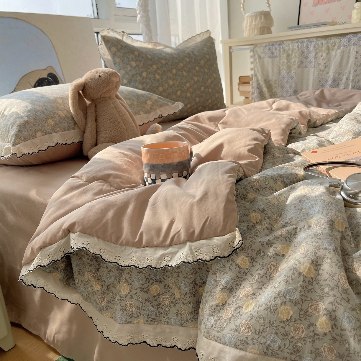 91家纺网 家纺一手货源 找家纺 梵克保罗 2026春夏新款10A抗菌全棉黑色花边云朵棉单夏被/夏被四件套空调被 云朵棉-森系蔷薇