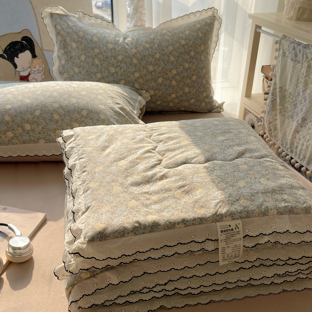 91家纺网 家纺一手货源 找家纺 梵克保罗 2026春夏新款10A抗菌全棉黑色花边云朵棉单夏被/夏被四件套空调被 云朵棉-青黛花笺