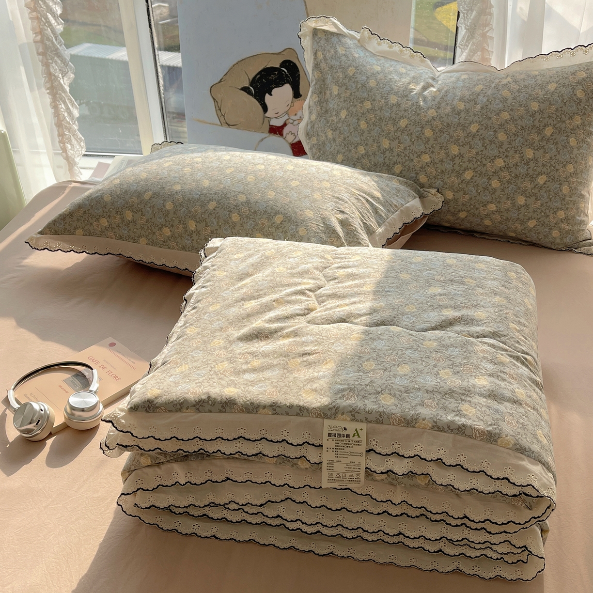91家纺网 家纺一手货源 找家纺 梵克保罗 2026春夏新款10A抗菌全棉黑色花边云朵棉单夏被/夏被四件套空调被 云朵棉-青黛花笺