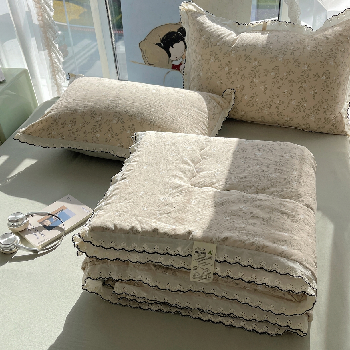 91家纺网 家纺一手货源 找家纺 梵克保罗 2026春夏新款10A抗菌全棉黑色花边云朵棉单夏被/夏被四件套空调被 云朵棉-茶花绘