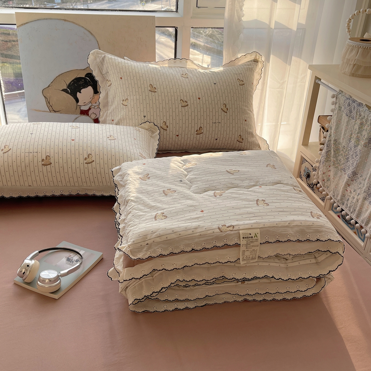 91家纺网 家纺一手货源 找家纺 梵克保罗 2026春夏新款10A抗菌全棉黑色花边云朵棉单夏被/夏被四件套空调被 云朵棉-爱心马