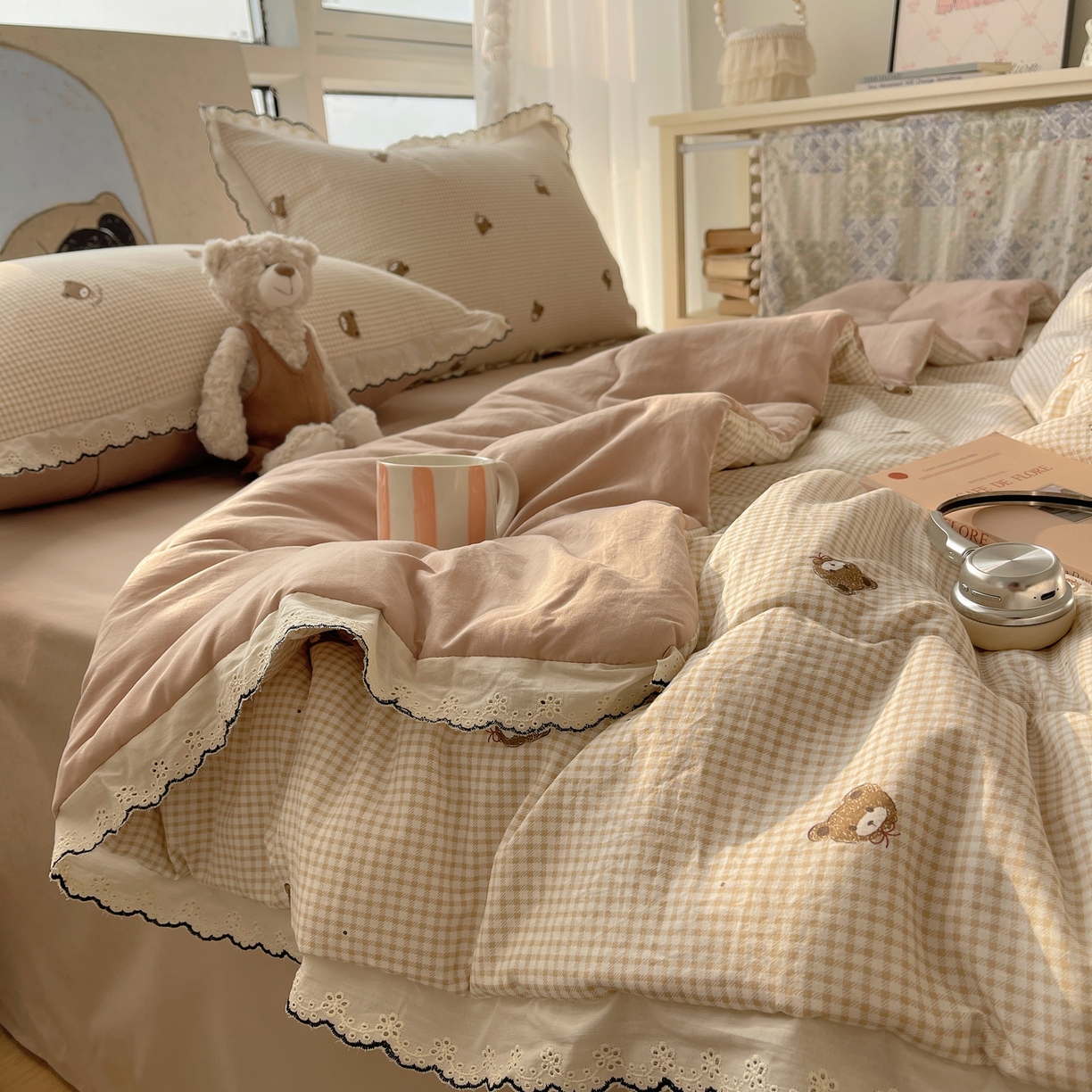 91家纺网 家纺一手货源 找家纺 梵克保罗 2026春夏新款10A抗菌全棉黑色花边云朵棉单夏被/夏被四件套空调被 云朵棉-格纹小熊