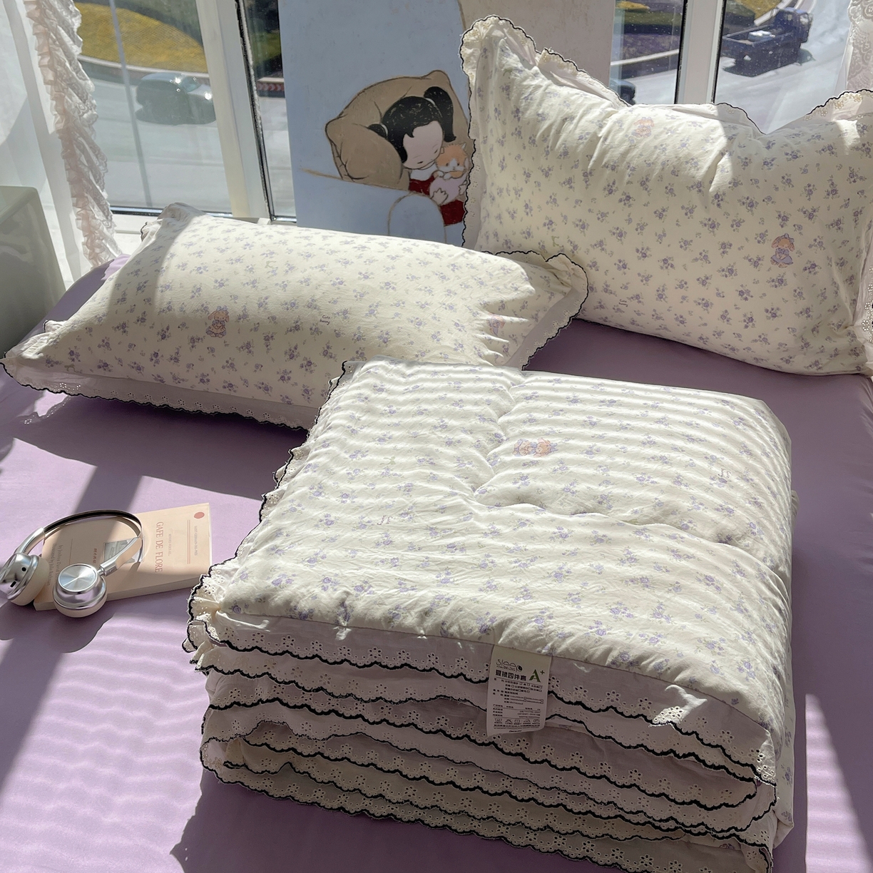 91家纺网 家纺一手货源 找家纺 梵克保罗 2026春夏新款10A抗菌全棉黑色花边云朵棉单夏被/夏被四件套空调被 云朵棉-甜囡紫絮