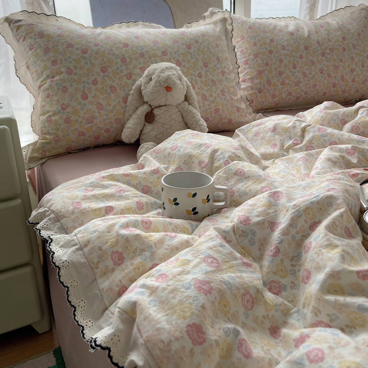 91家纺网 家纺一手货源 找家纺 梵克保罗 2026春夏新款10A抗菌全棉黑色花边云朵棉单夏被/夏被四件套空调被 云朵棉-花团粉簇