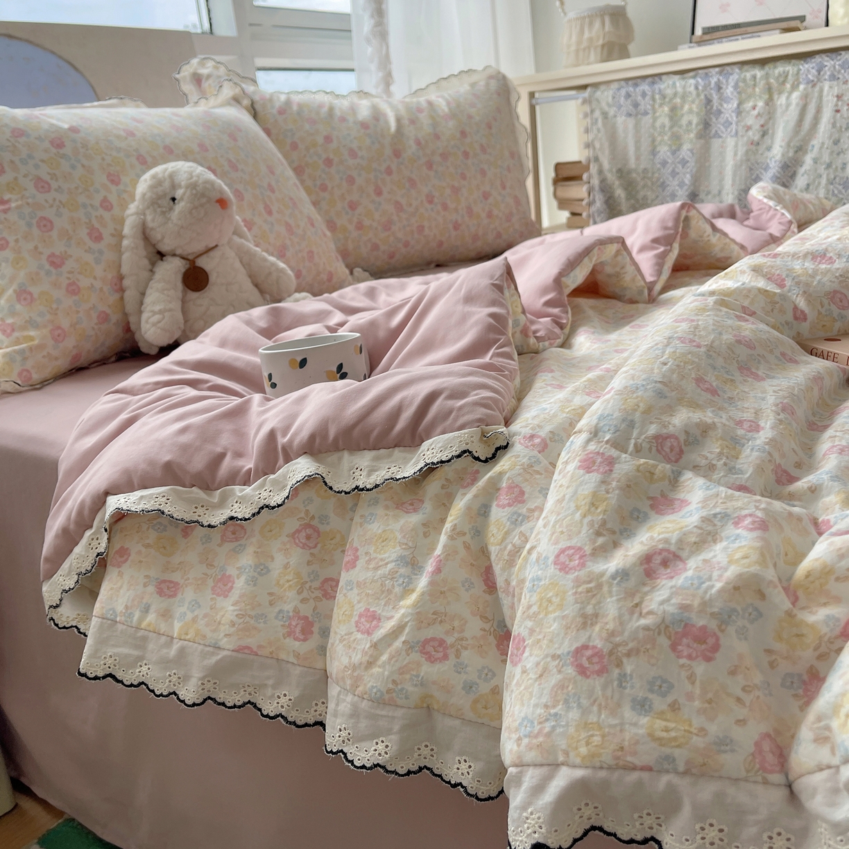 91家纺网 家纺一手货源 找家纺 梵克保罗 2026春夏新款10A抗菌全棉黑色花边云朵棉单夏被/夏被四件套空调被 云朵棉-花团粉簇