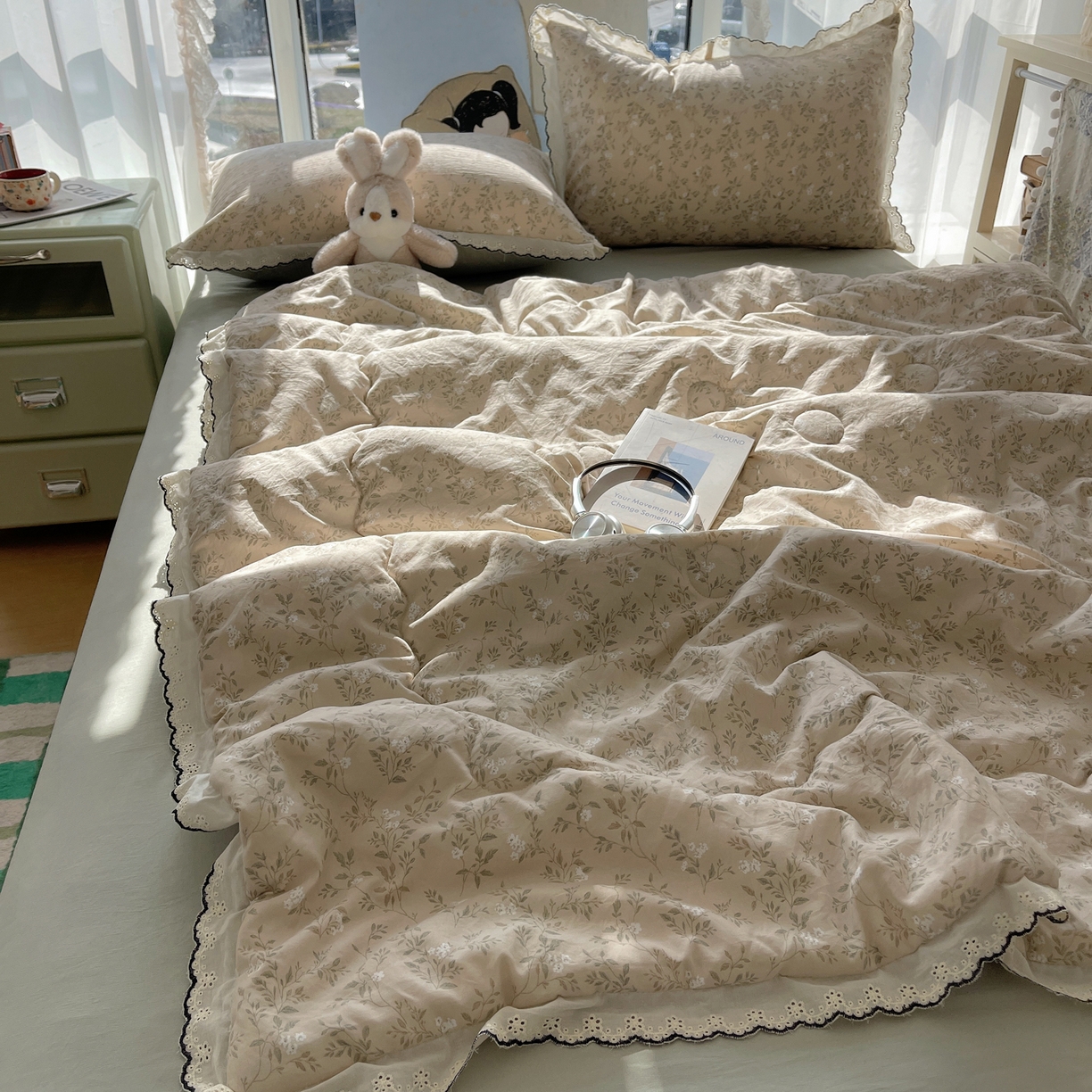 91家纺网 家纺一手货源 找家纺 梵克保罗 2026春夏新款10A抗菌全棉黑色花边云朵棉单夏被/夏被四件套空调被 云朵棉-茶花绘