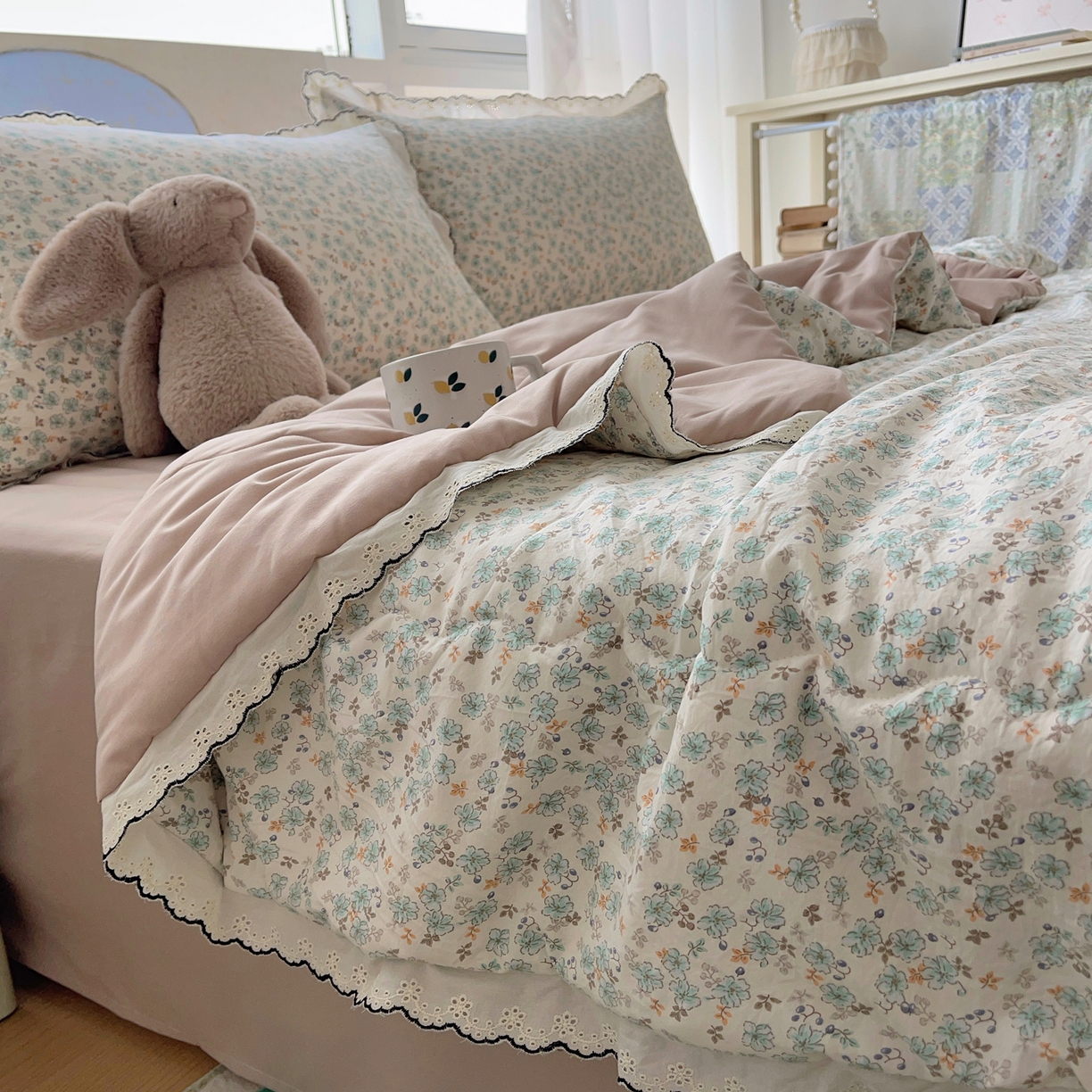 91家纺网 家纺一手货源 找家纺 梵克保罗 2026春夏新款10A抗菌全棉黑色花边云朵棉单夏被/夏被四件套空调被 云朵棉-青芜花野