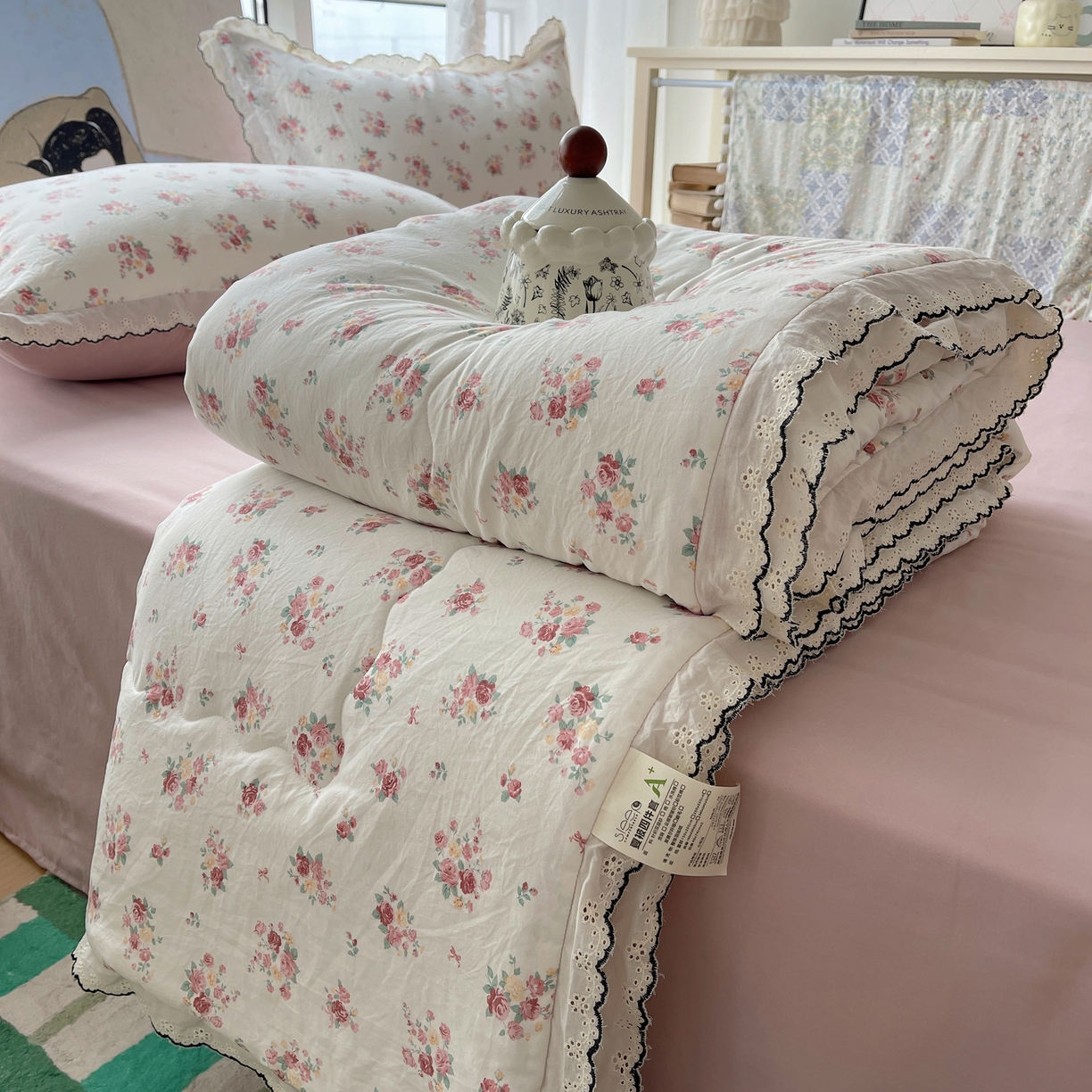 91家纺网 家纺一手货源 找家纺 梵克保罗 2026春夏新款10A抗菌全棉黑色花边云朵棉单夏被/夏被四件套空调被 云朵棉-素白繁花