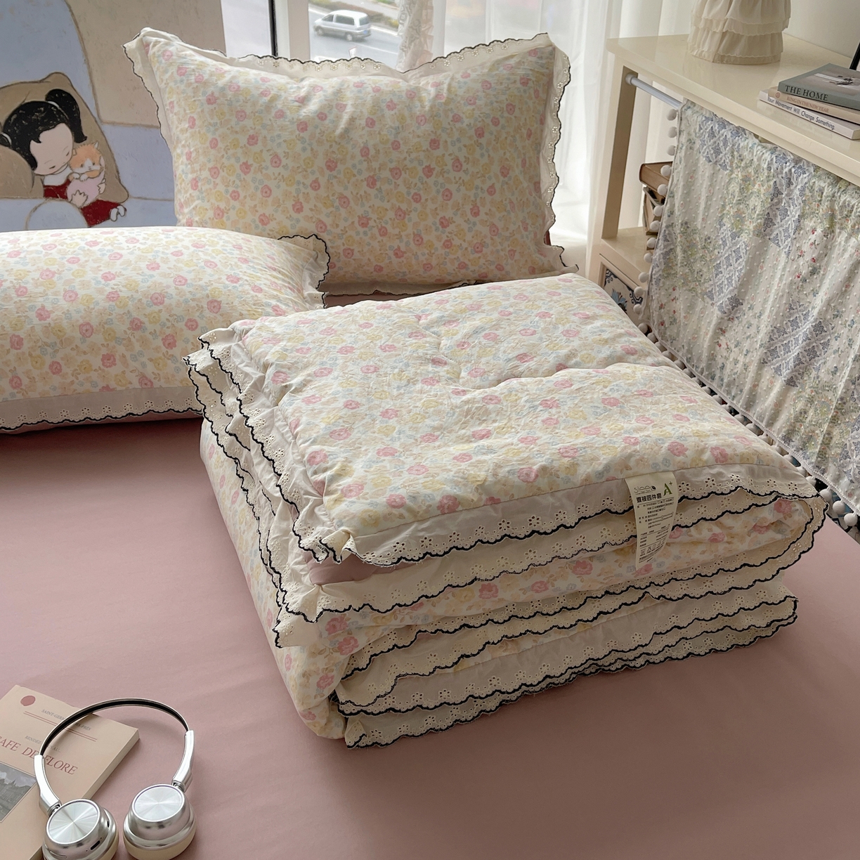 91家纺网 家纺一手货源 找家纺 梵克保罗 2026春夏新款10A抗菌全棉黑色花边云朵棉单夏被/夏被四件套空调被 云朵棉-花团粉簇