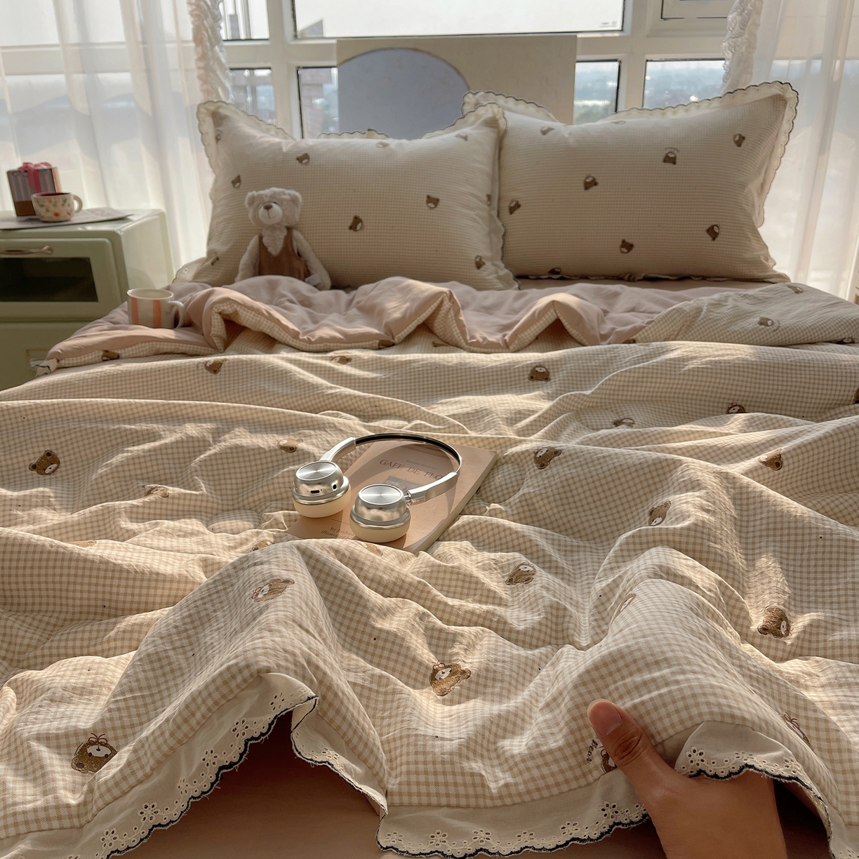 91家纺网 家纺一手货源 找家纺 梵克保罗 2026春夏新款10A抗菌全棉黑色花边云朵棉单夏被/夏被四件套空调被 云朵棉-格纹小熊