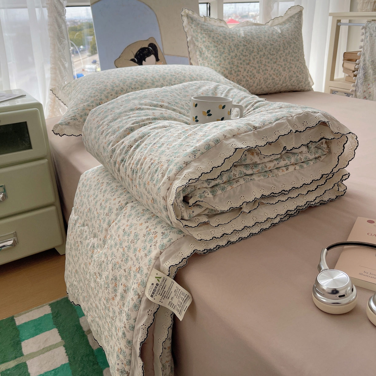 91家纺网 家纺一手货源 找家纺 梵克保罗 2026春夏新款10A抗菌全棉黑色花边云朵棉单夏被/夏被四件套空调被 云朵棉-青芜花野