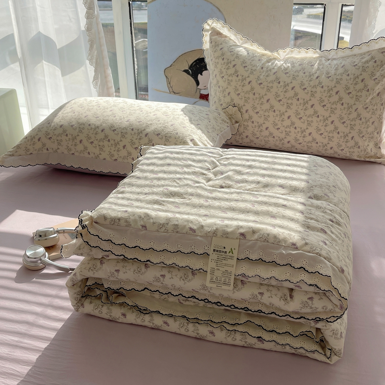 91家纺网 家纺一手货源 找家纺 梵克保罗 2026春夏新款10A抗菌全棉黑色花边云朵棉单夏被/夏被四件套空调被 云朵棉-紫萝香