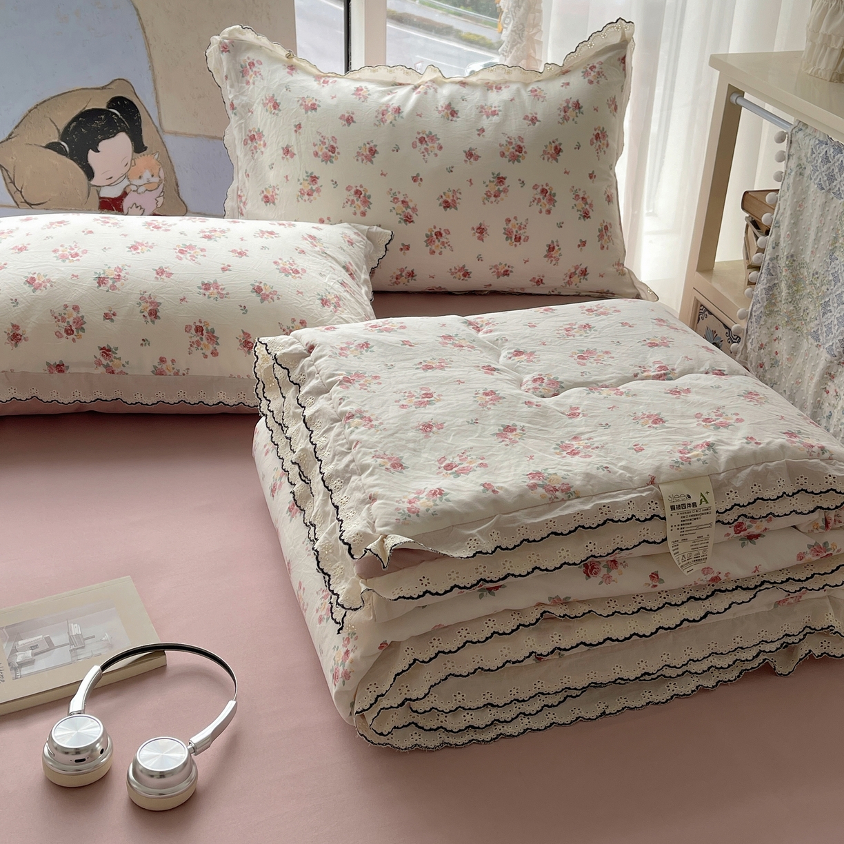 91家纺网 家纺一手货源 找家纺 梵克保罗 2026春夏新款10A抗菌全棉黑色花边云朵棉单夏被/夏被四件套空调被 云朵棉-素白繁花