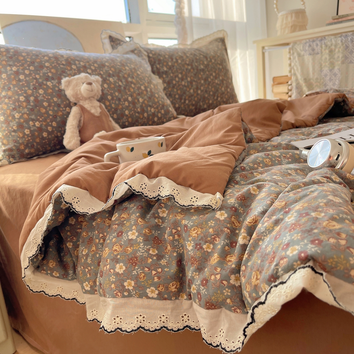 91家纺网 家纺一手货源 找家纺 梵克保罗 2026春夏新款10A抗菌全棉黑色花边云朵棉单夏被/夏被四件套空调被 云朵棉-青黛花笺