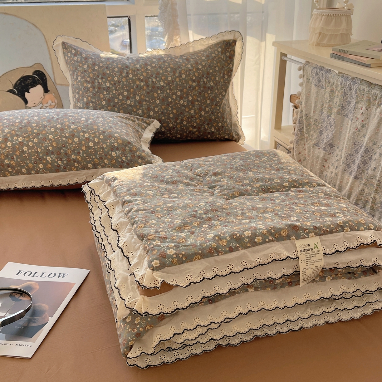 91家纺网 家纺一手货源 找家纺 梵克保罗 2026春夏新款10A抗菌全棉黑色花边云朵棉单夏被/夏被四件套空调被 云朵棉-森系蔷薇