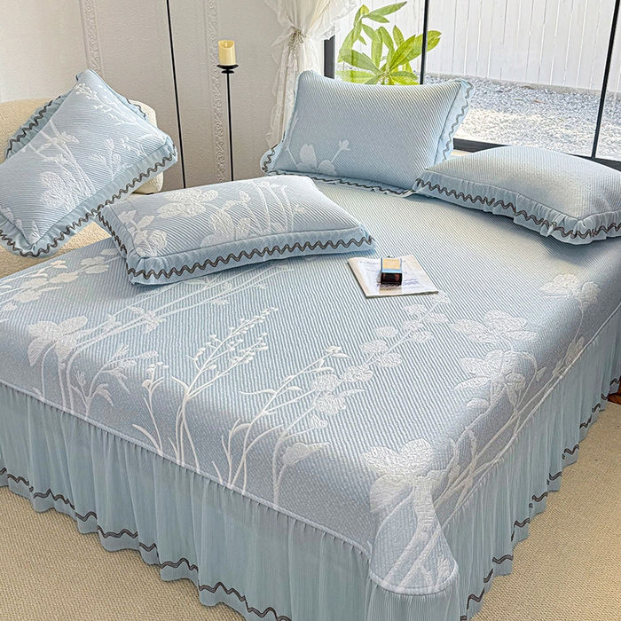 91家纺网 家纺一手货源 找家纺 （总）红夫人 2026新款凉豆豆PE高分子凉感凉席双色提花床裙款三件套--兰芝（风琴花边+三明治复合+精美手提包）