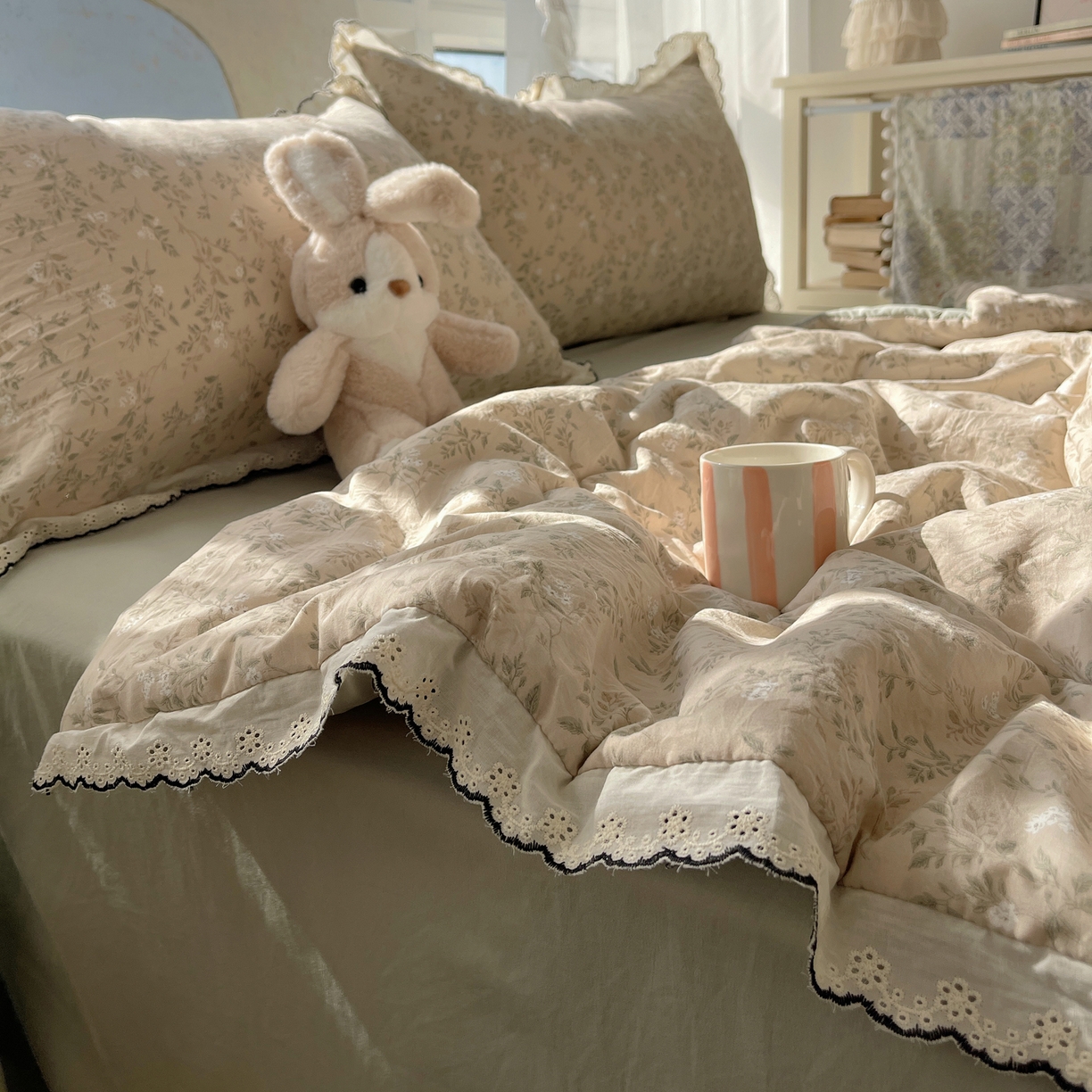 91家纺网 家纺一手货源 找家纺 梵克保罗 2026春夏新款10A抗菌全棉黑色花边云朵棉单夏被/夏被四件套空调被 云朵棉-茶花绘