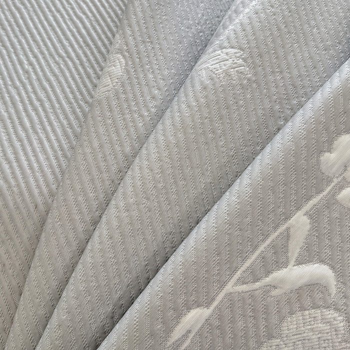 91家纺网 家纺一手货源 找家纺 红夫人 2026新款凉豆豆PE高分子凉感凉席双色提花床裙款三件套--兰芝（风琴花边+三明治复合+精美手提包） 兰芝灰色