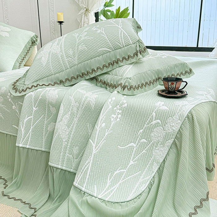 91家纺网 家纺一手货源 找家纺 红夫人 2026新款凉豆豆PE高分子凉感凉席双色提花床裙款三件套--兰芝（风琴花边+三明治复合+精美手提包） 兰芝浅绿