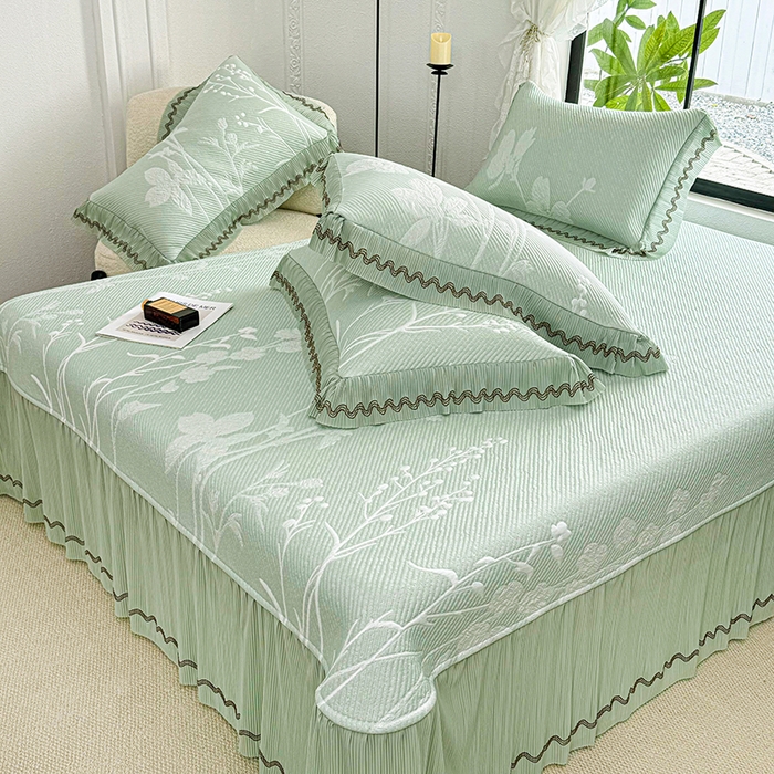 91家纺网 家纺一手货源 找家纺 红夫人 2026新款凉豆豆PE高分子凉感凉席双色提花床裙款三件套--兰芝（风琴花边+三明治复合+精美手提包） 兰芝浅绿